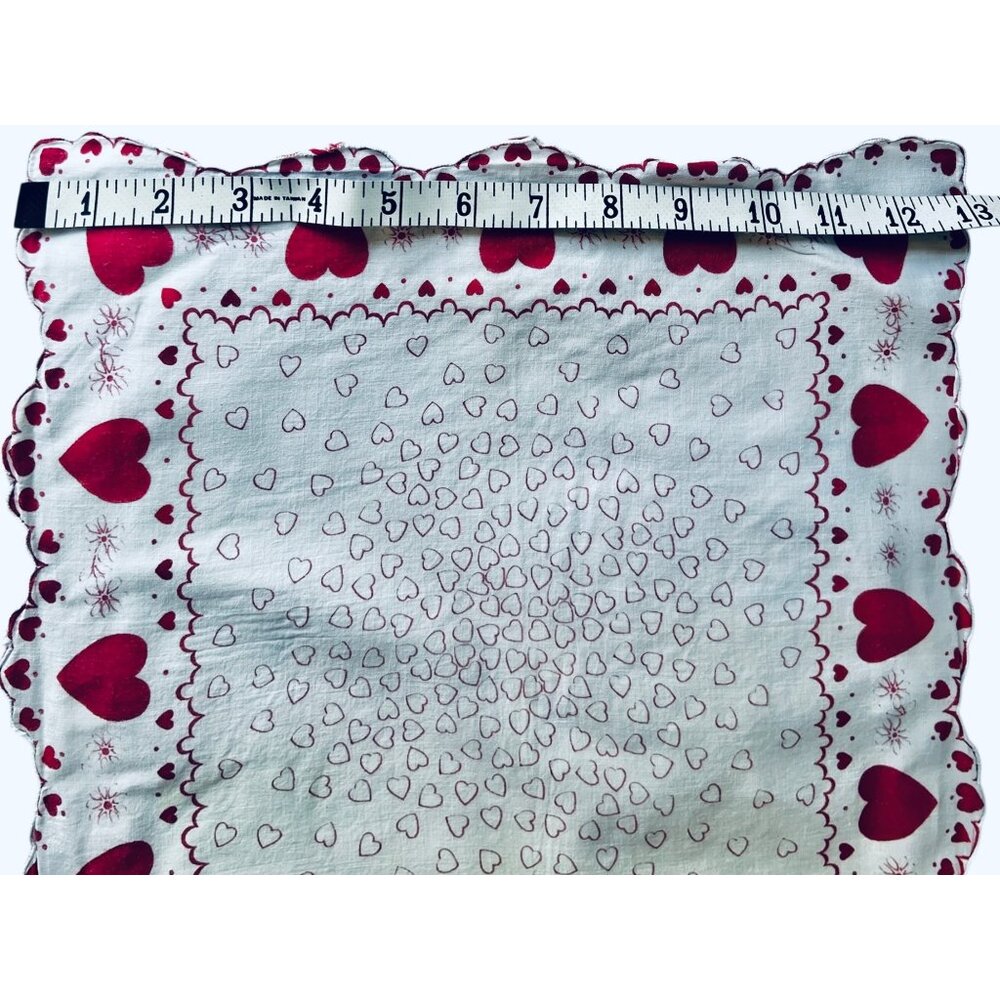 Vintage Red & White Heart Pattern Handkerchief With Scalloped Edges 13.5" x 13" - Picture 5 of 8